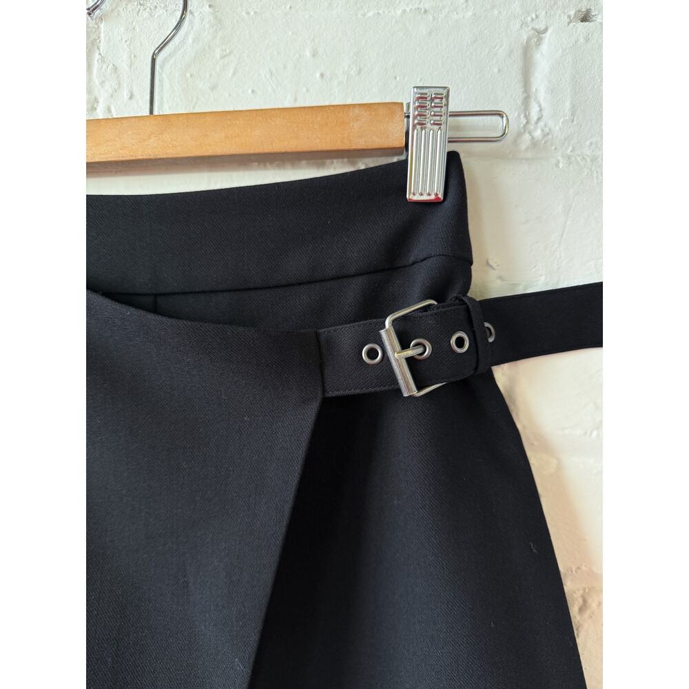 Steve Madden Buckle Skort Mini Skirt Shorts Black Highwaist XS - Picture 3 of 7